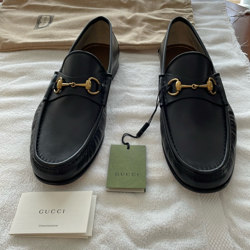 Gucci Men’s black leather horsebit loafers